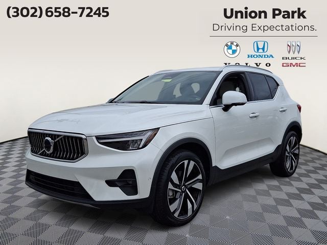 2024 Volvo XC40 B5 Plus Bright Theme