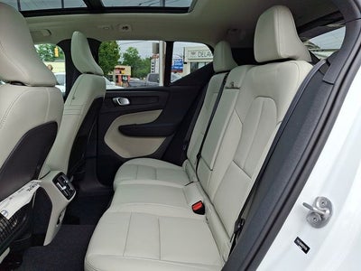 2024 Volvo XC40 B5 Plus Bright Theme