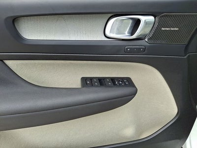2024 Volvo XC40 B5 Plus Bright Theme