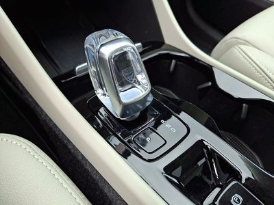 2024 Volvo XC40 B5 Plus Bright Theme