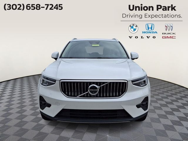 2024 Volvo XC40 B5 Plus Bright Theme
