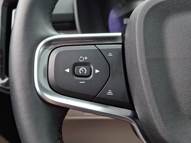 2024 Volvo XC40 B5 Plus Bright Theme