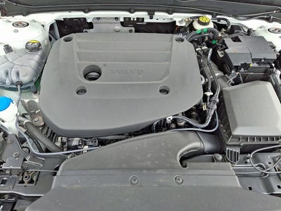 2024 Volvo XC40 B5 Plus Bright Theme