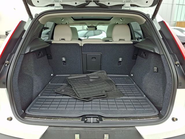2024 Volvo XC40 B5 Plus Bright Theme
