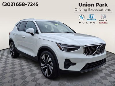 2024 Volvo XC40 B5 Plus Bright Theme