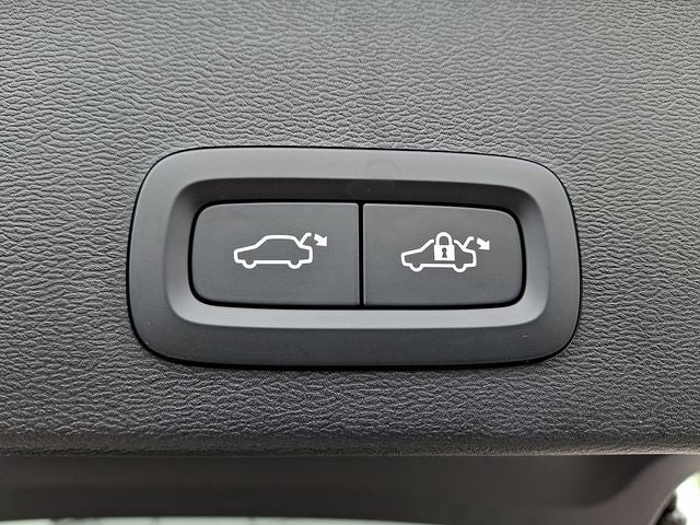 2024 Volvo XC40 B5 Plus Bright Theme
