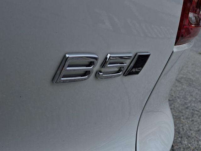 2024 Volvo XC40 B5 Plus Bright Theme