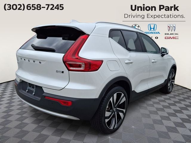 2024 Volvo XC40 B5 Plus Bright Theme
