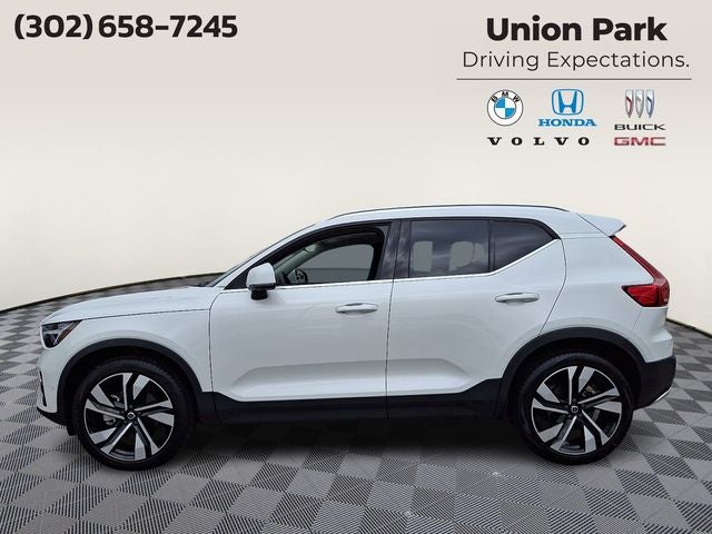 2024 Volvo XC40 B5 Plus Bright Theme