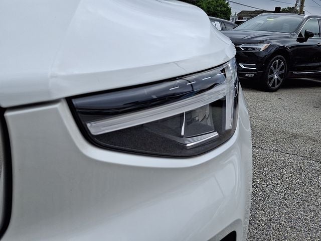 2024 Volvo XC40 B5 Plus Bright Theme