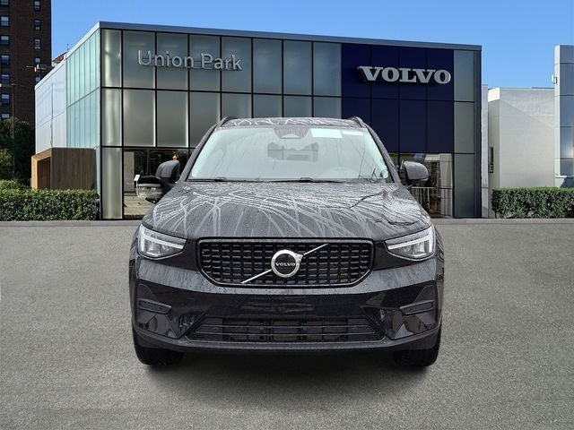 2026 Volvo XC40 B5 Core
