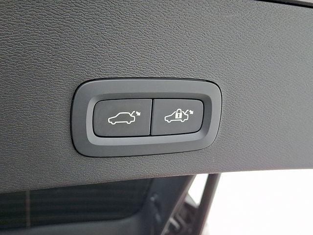 2026 Volvo XC40 B5 Core