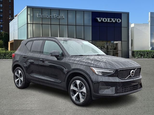 2026 Volvo XC40 B5 Core
