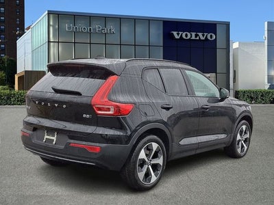 2026 Volvo XC40 B5 Core