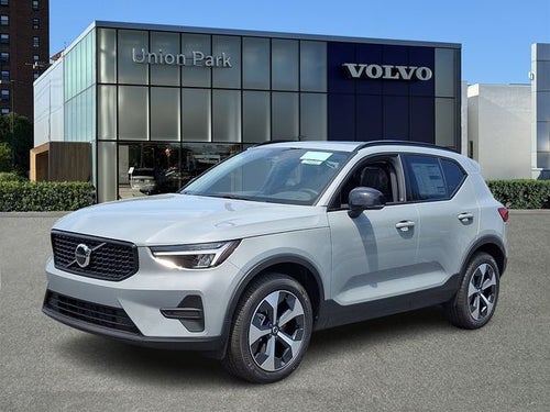 2026 Volvo XC40 B5 Core