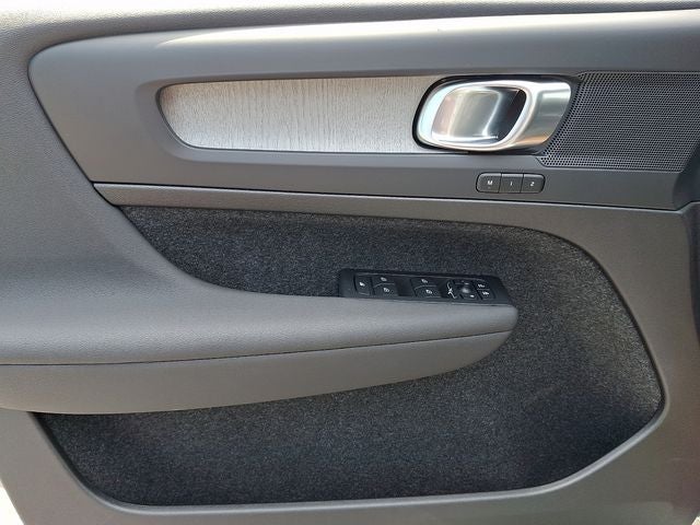 2026 Volvo XC40 B5 Core