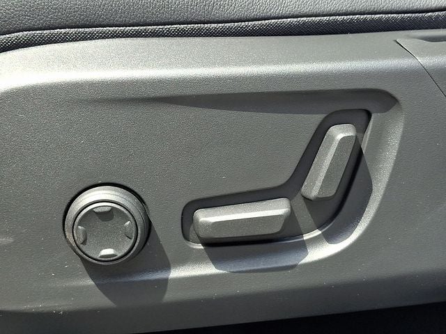 2026 Volvo XC40 B5 Core