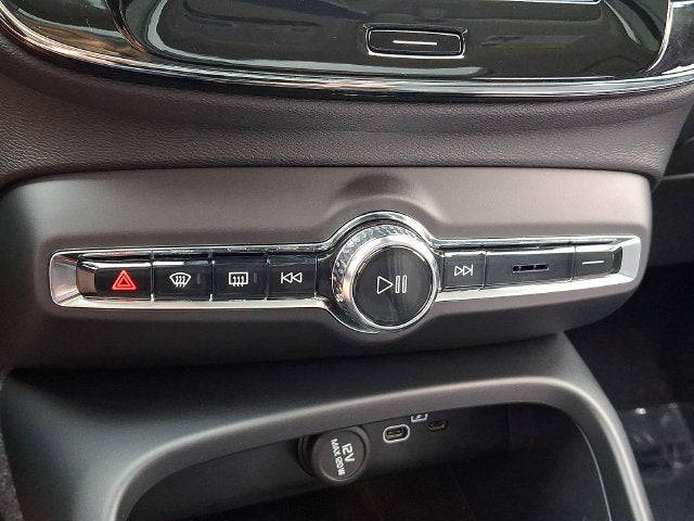 2026 Volvo XC40 B5 Core
