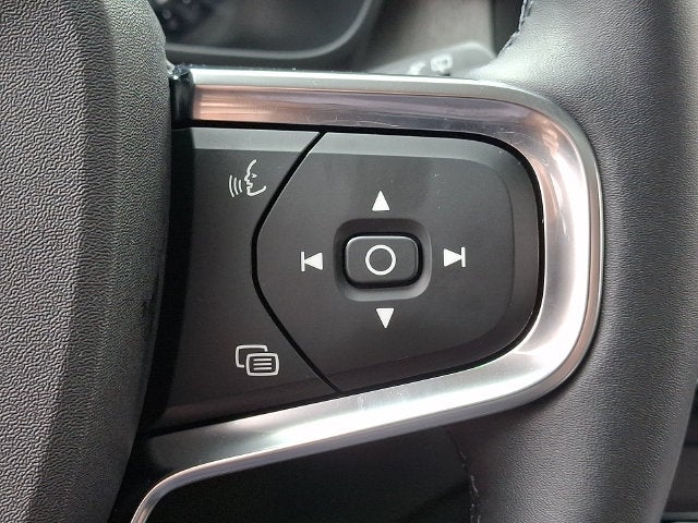 2026 Volvo XC40 B5 Core