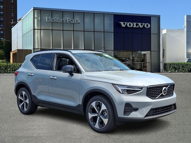 2026 Volvo XC40 B5 Core