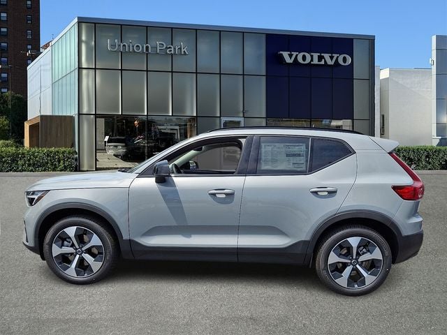 2026 Volvo XC40 B5 Core