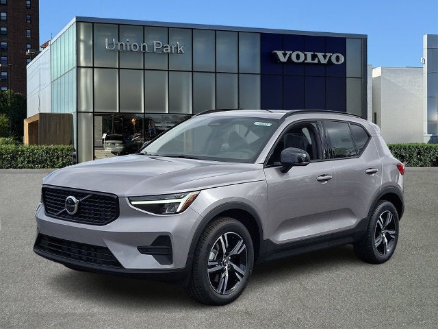 2026 Volvo XC40 B5 Core