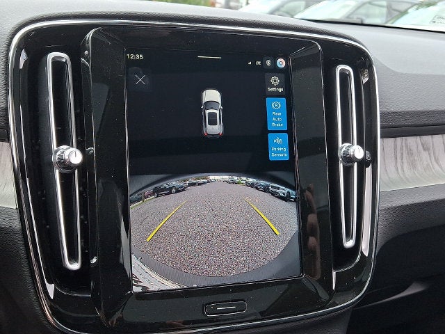 2026 Volvo XC40 B5 Core