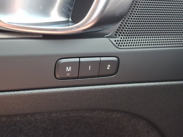 2026 Volvo XC40 B5 Core