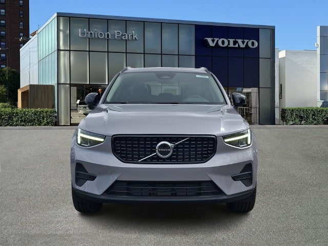 2026 Volvo XC40 B5 Core