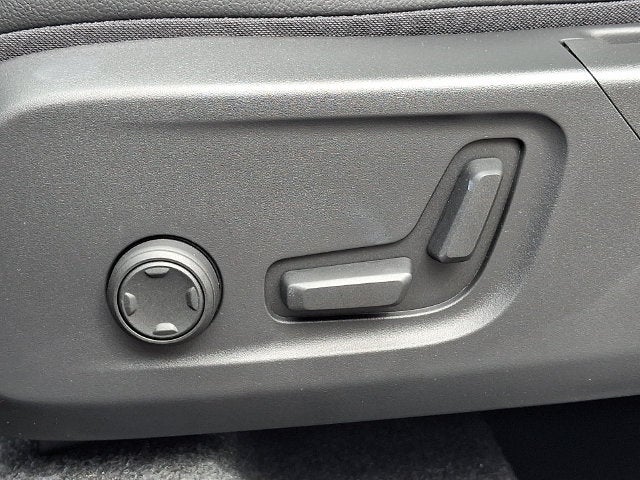2026 Volvo XC40 B5 Core