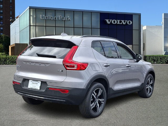2026 Volvo XC40 B5 Core