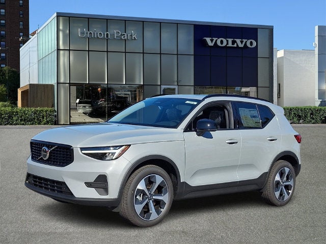 2026 Volvo XC40 B5 Core