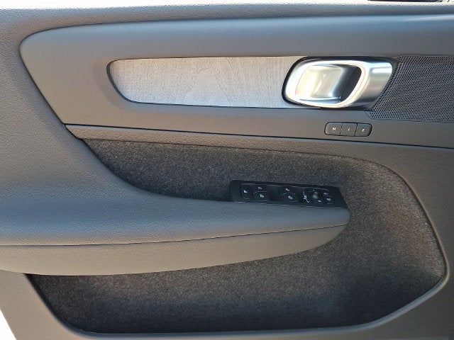 2026 Volvo XC40 B5 Core