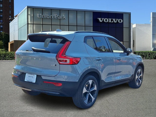 2026 Volvo XC40 B5 Core