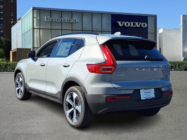 2026 Volvo XC40 B5 Core