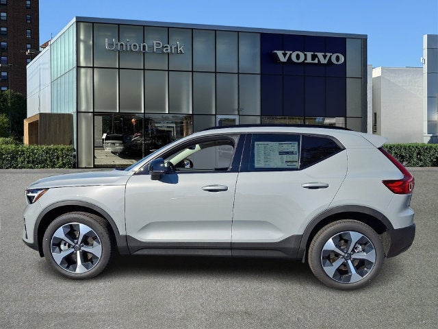 2026 Volvo XC40 B5 Core