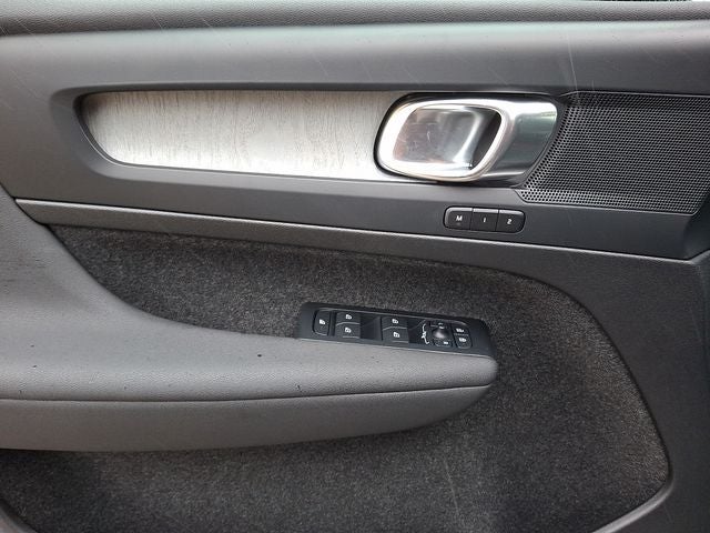 2026 Volvo XC40 B5 Core