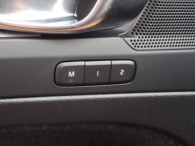 2026 Volvo XC40 B5 Core