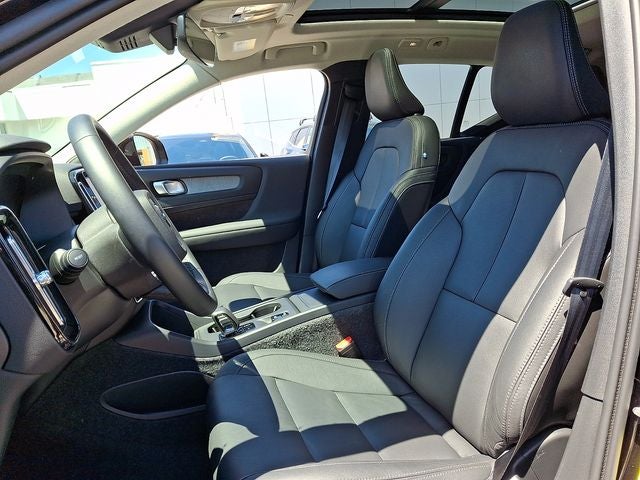 2026 Volvo XC40 B5 Core