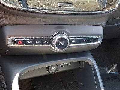 2026 Volvo XC40 B5 Core