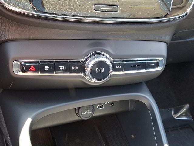 2026 Volvo XC40 B5 Core