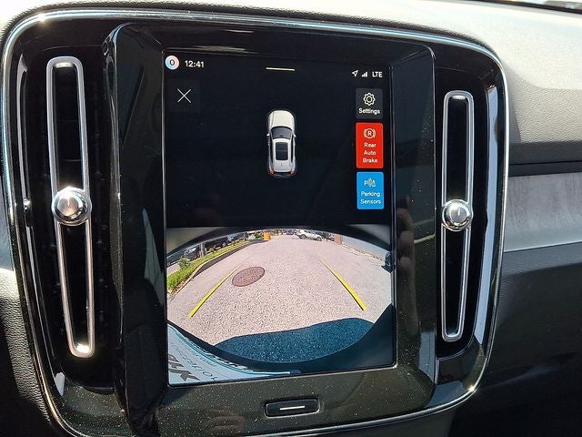 2026 Volvo XC40 B5 Core