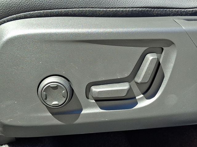 2026 Volvo XC40 B5 Core