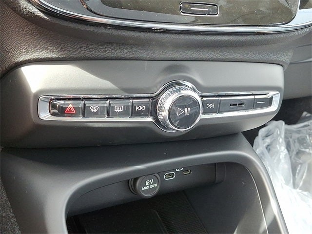 2026 Volvo XC40 B5 Core