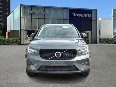 2026 Volvo XC40 B5 Core