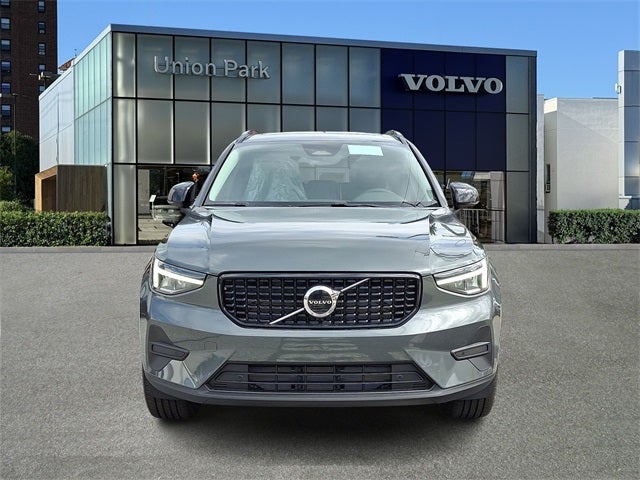 2026 Volvo XC40 B5 Core