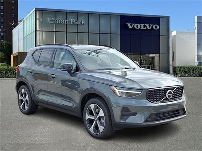 2026 Volvo XC40 B5 Core