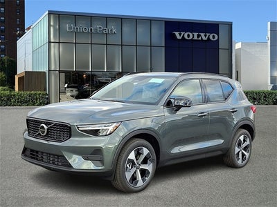 2026 Volvo XC40 B5 Core