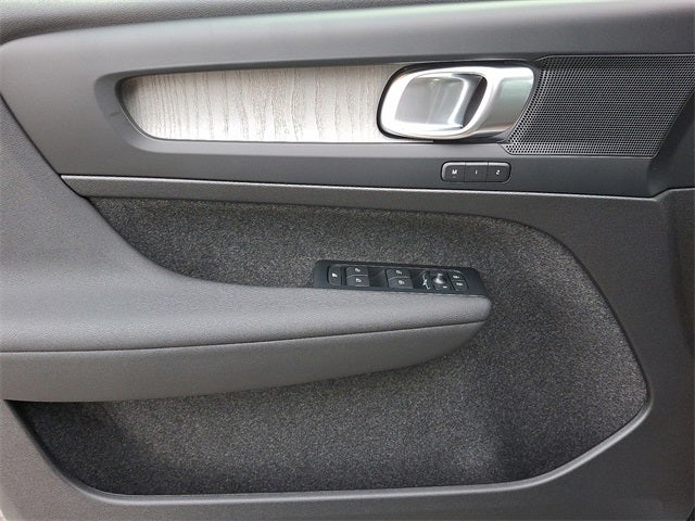 2026 Volvo XC40 B5 Core