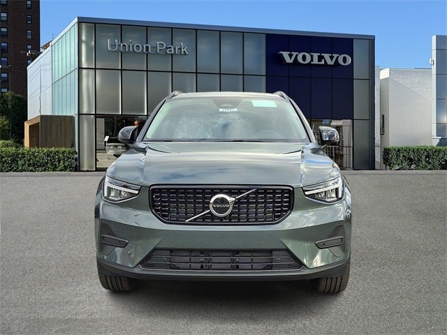 2026 Volvo XC40 B5 Core